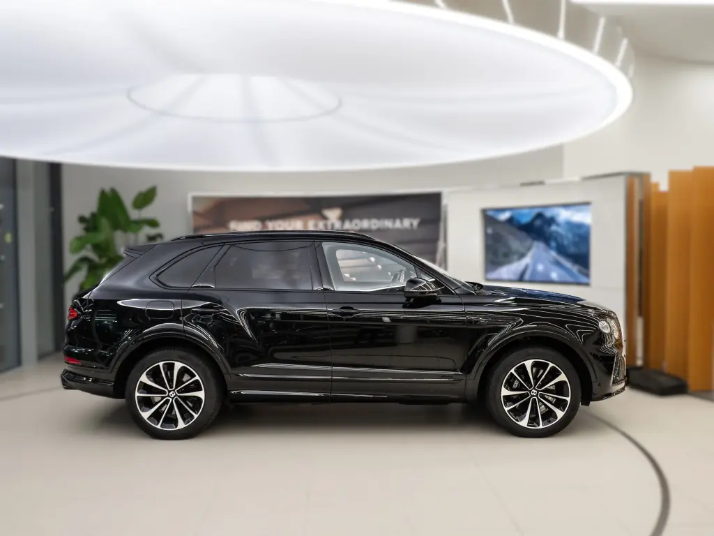 Image for 2023 Bentayga Azure V8 at position 5