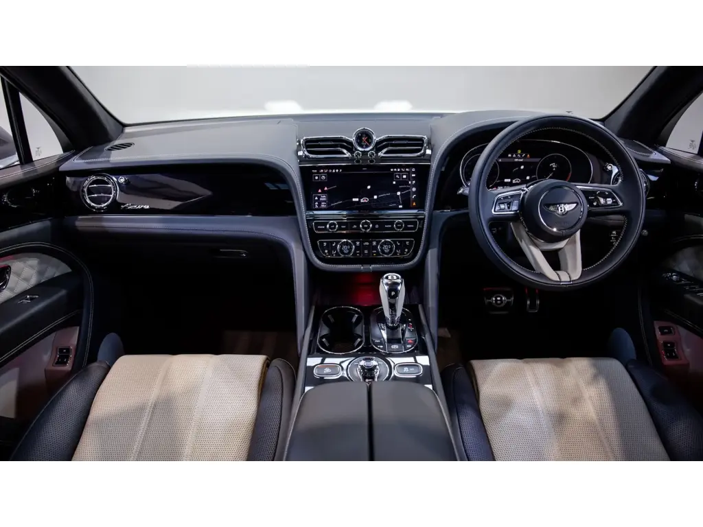 Image for 2023 Bentayga Azure V8 at position 4