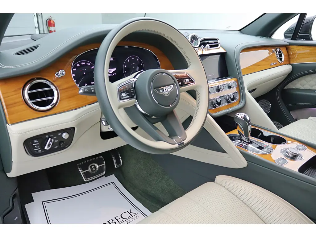 Image for 2023 Bentayga Azure V8 at position 4