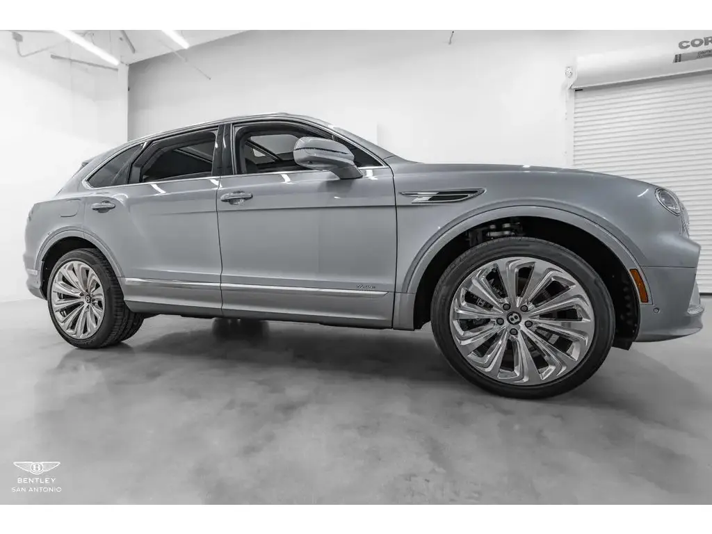 Image for 2023 Bentayga Azure V8 at position 5