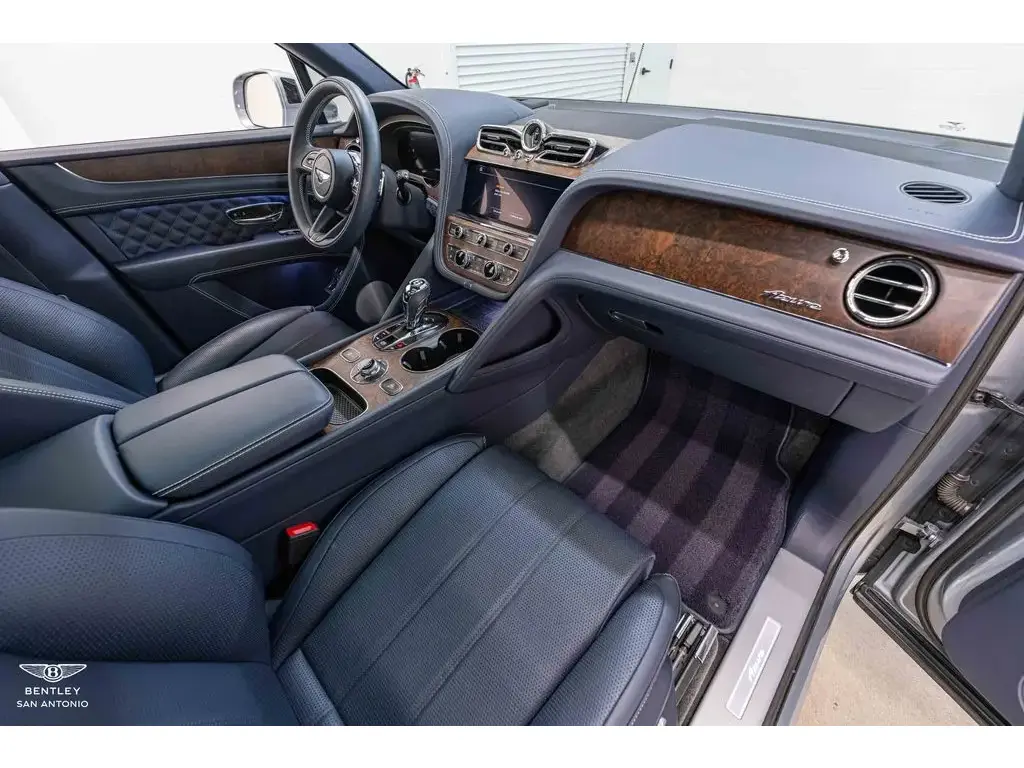 Image for 2023 Bentayga Azure V8 at position 2