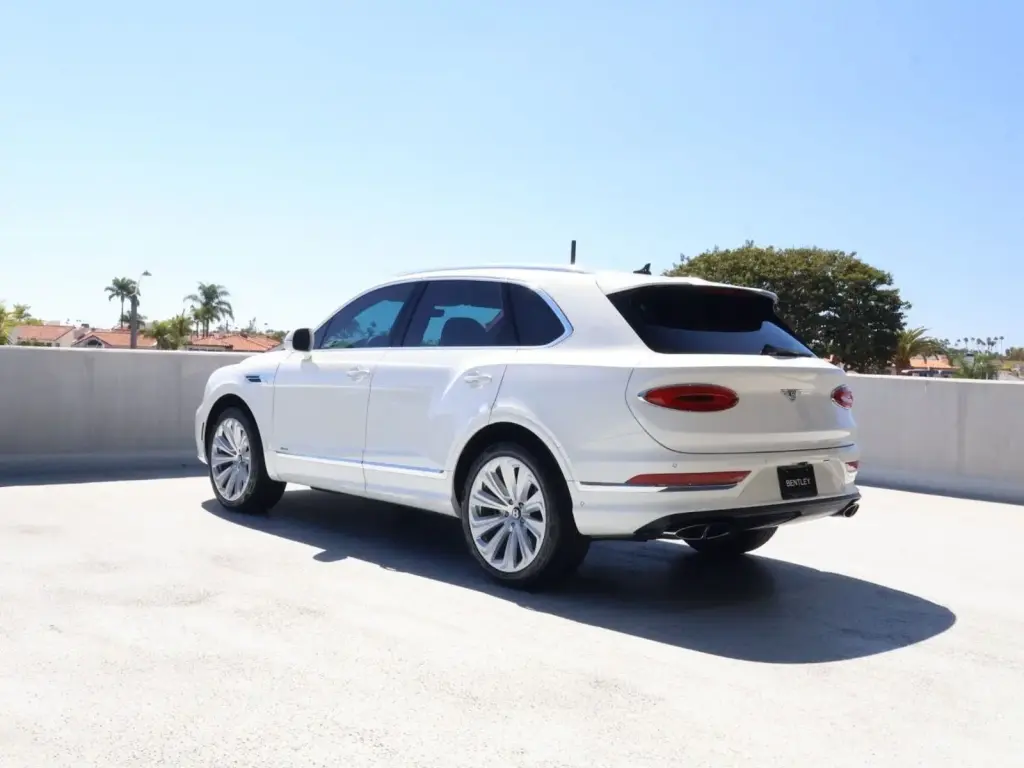 Image for 2023 Bentayga Azure V8 at position 3