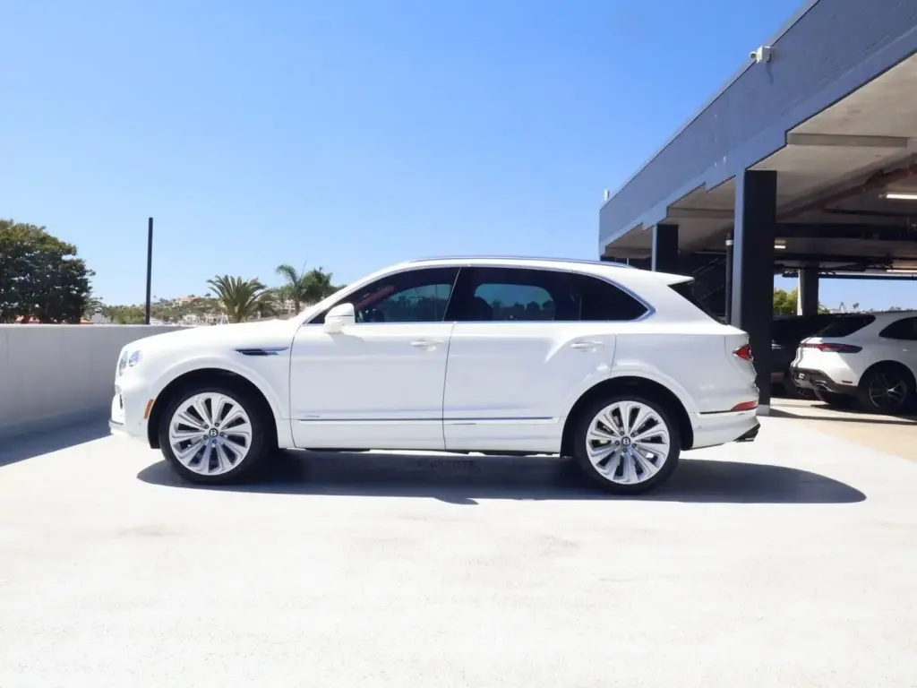 Image for 2023 Bentayga Azure V8 at position 5