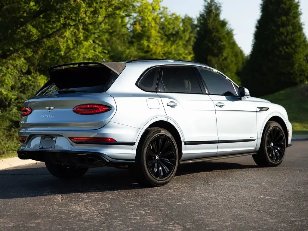 Image for 2023 Bentayga Azure V8 at position 3