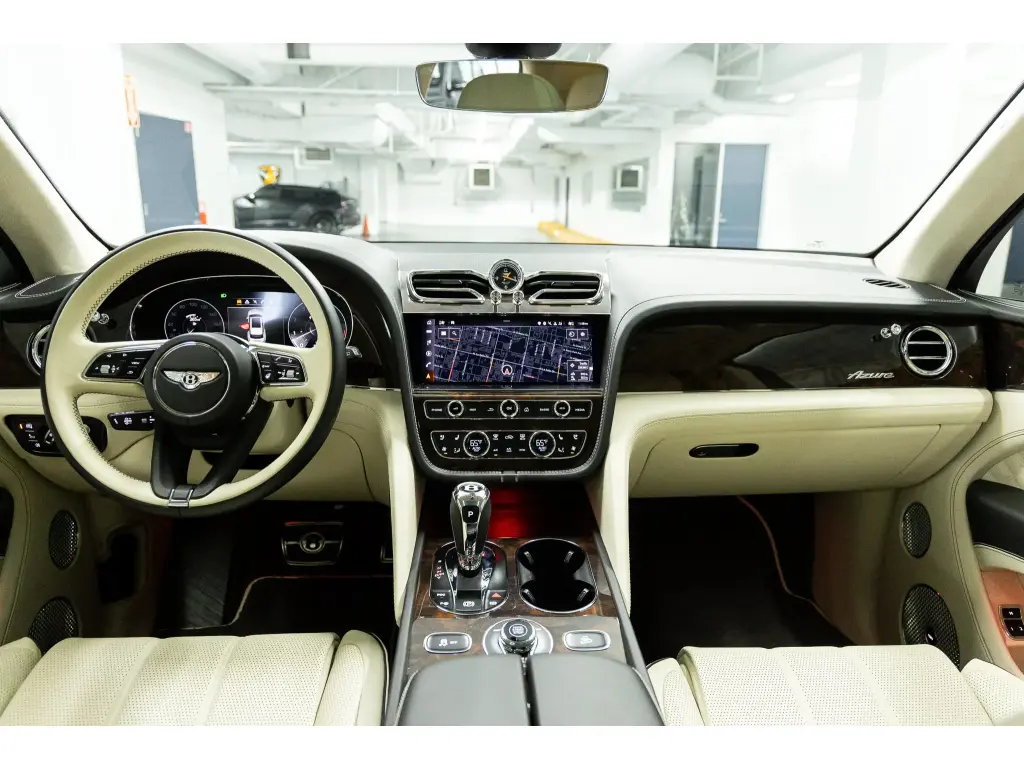 Image for 2023 Bentayga Azure V8 at position 4