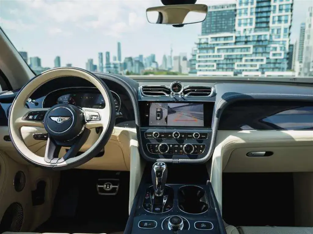 Image for 2023 Bentayga Azure V8 at position 4