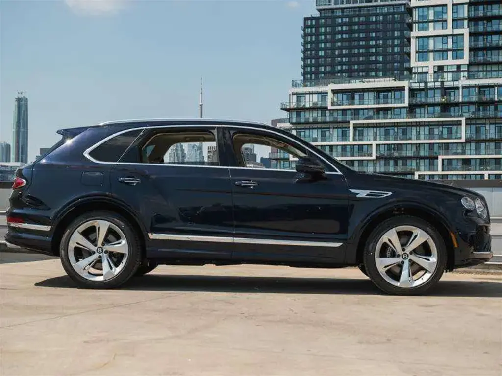 Image for 2023 Bentayga Azure V8 at position 5