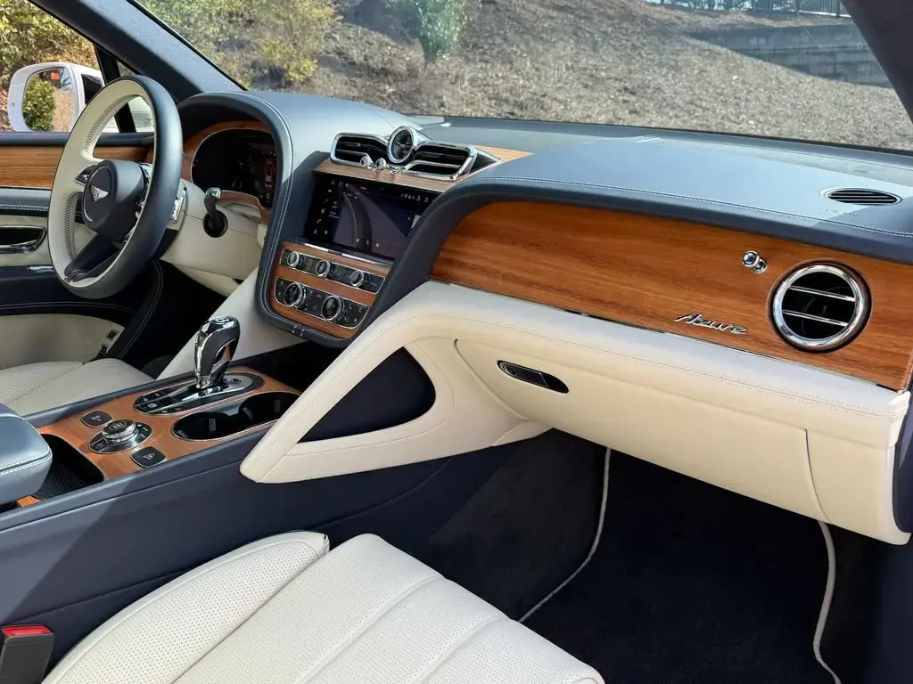 Image for 2023 Bentayga Azure V8 at position 2