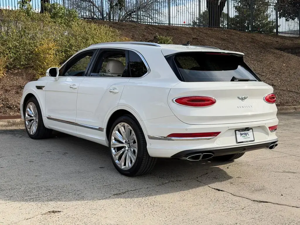 Image for 2023 Bentayga Azure V8 at position 3