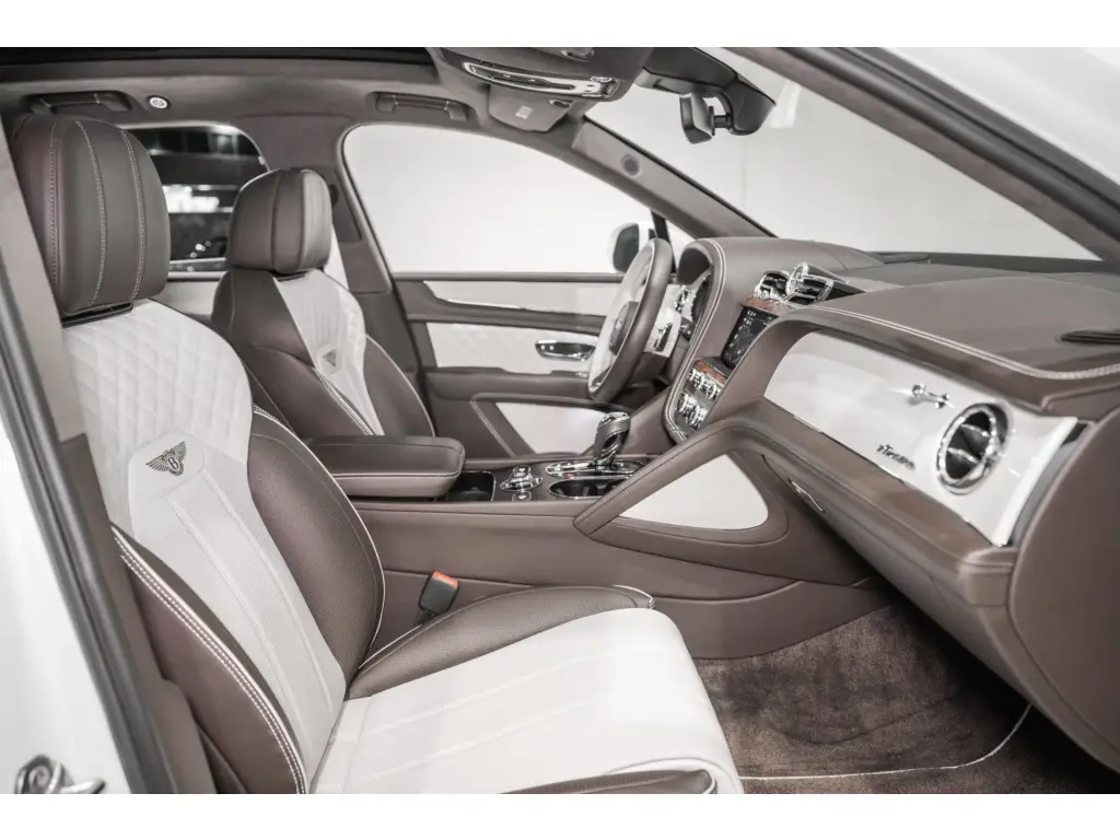 2023 Bentayga Azure V8 vehicle image