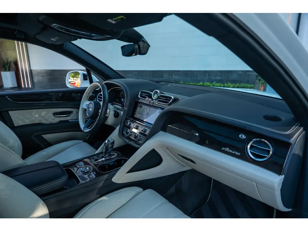 Image for 2023 Bentayga Azure V8 at position 2