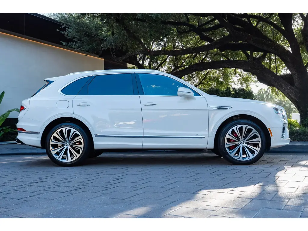Image for 2023 Bentayga Azure V8 at position 5