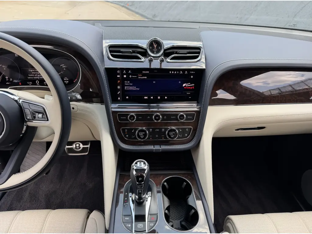 Image for 2023 Bentayga Azure V8 at position 4
