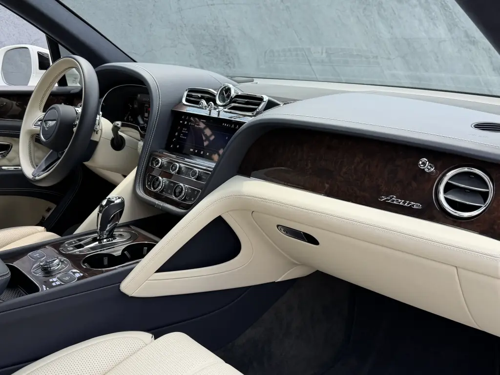Image for 2023 Bentayga Azure V8 at position 2