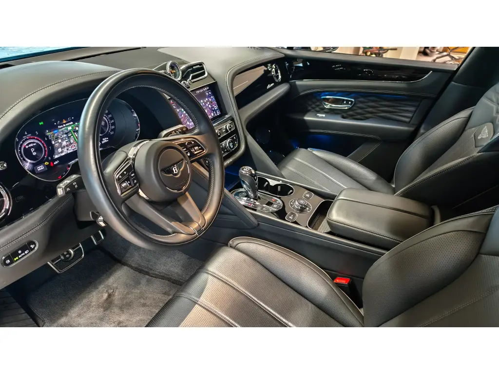 Image for 2024 Bentayga Azure V8 at position 2
