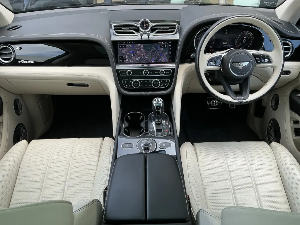 Image for 2024 Bentayga Azure V8 at position 4