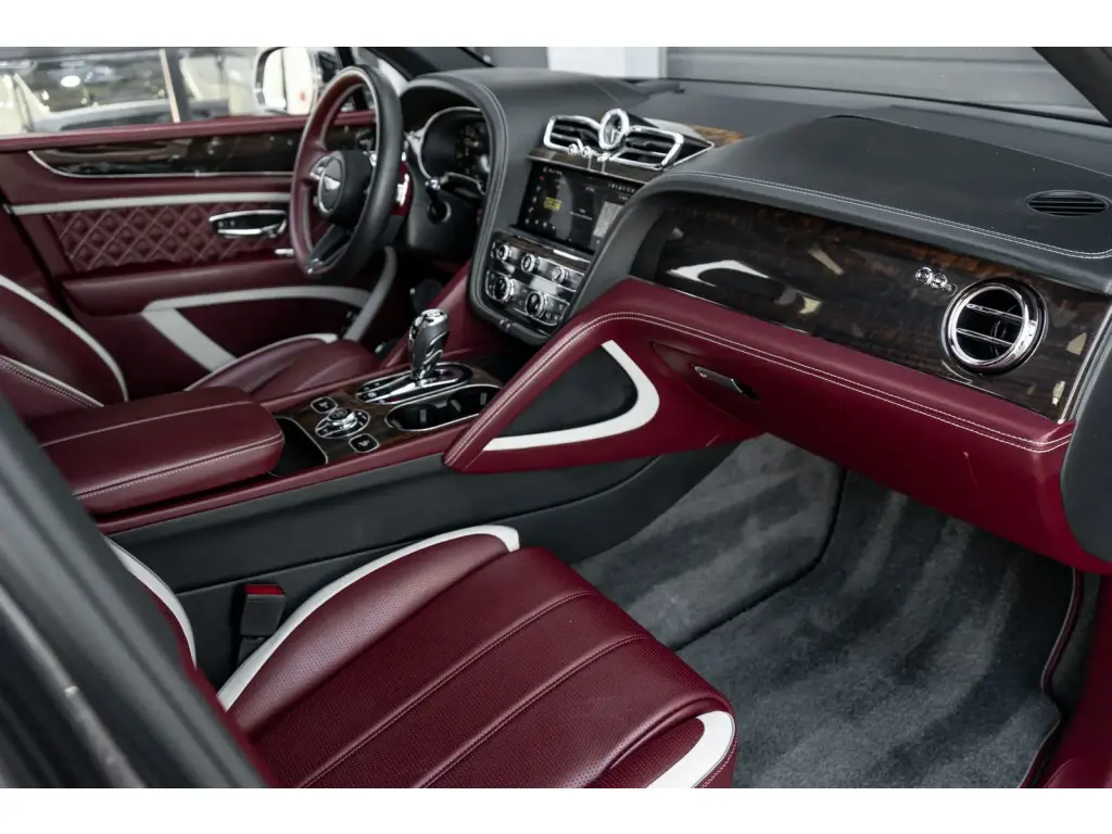 Image for 2024 Bentayga Azure V8 at position 2
