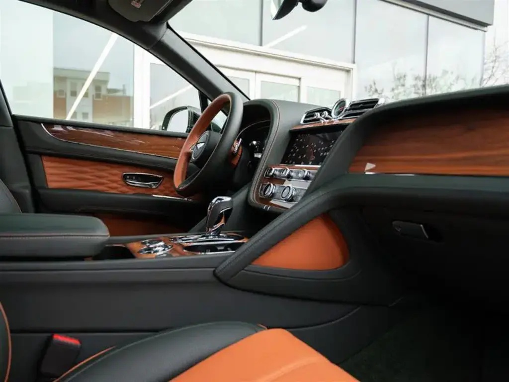 Image for 2024 Bentayga Azure V8 at position 2