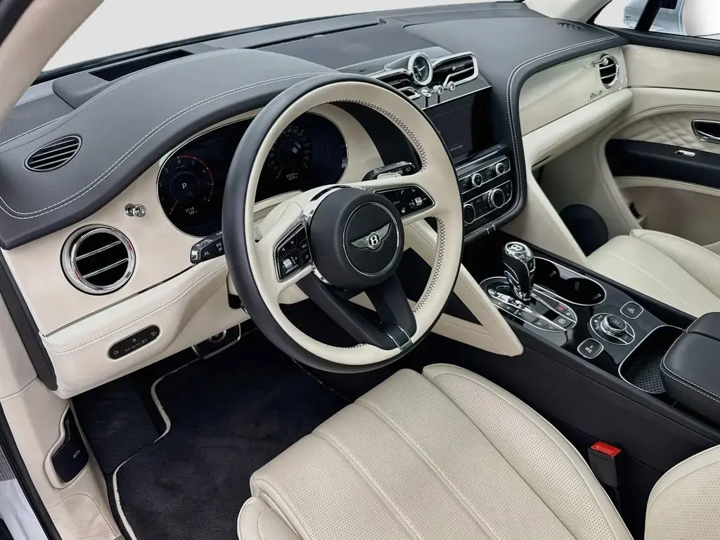 Image for 2024 Bentayga Azure V8 at position 2