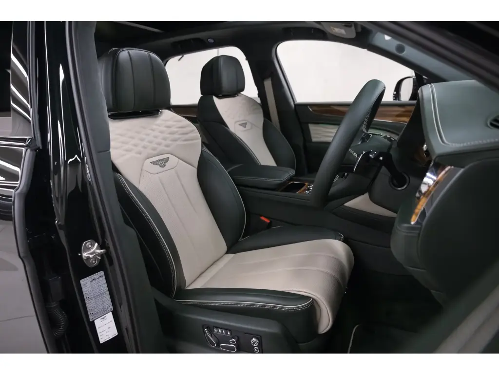 Image for 2024 Bentayga Azure V8 at position 2