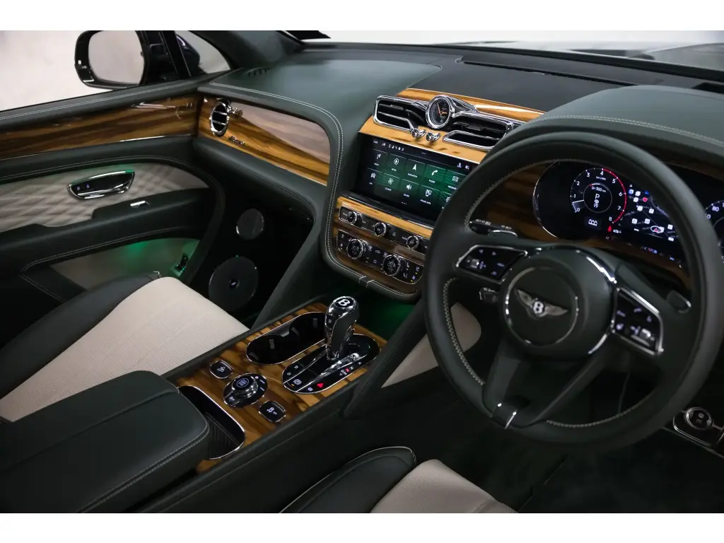 Image for 2024 Bentayga Azure V8 at position 4