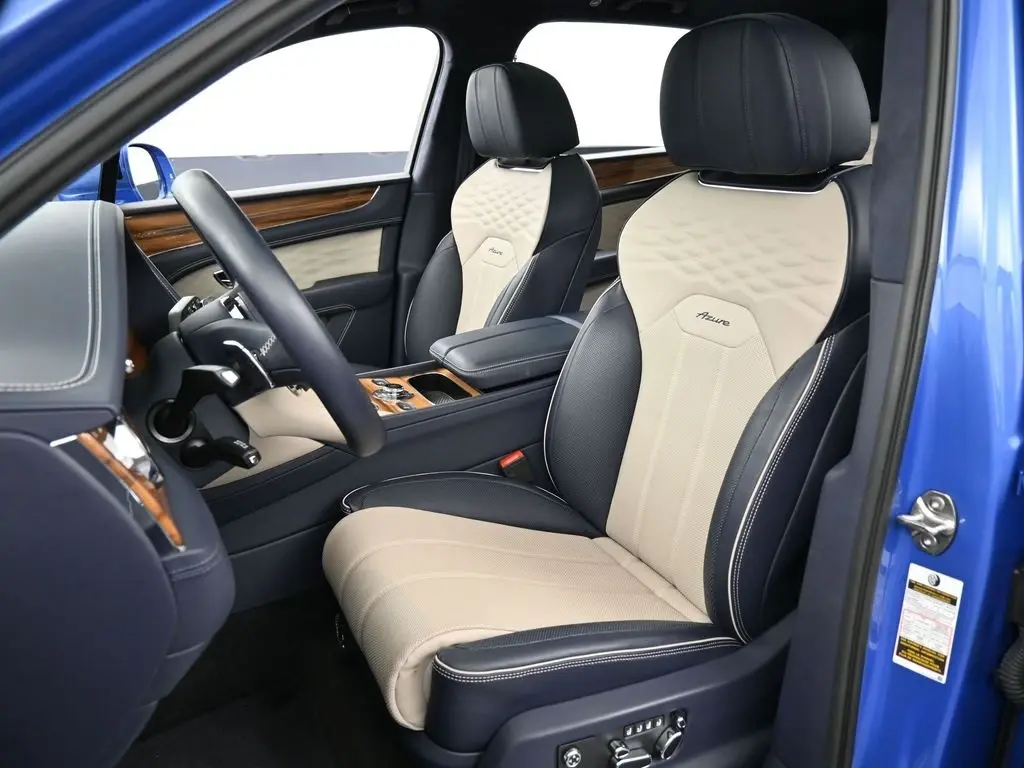 Image for 2025 Bentayga Azure V8 at position 2