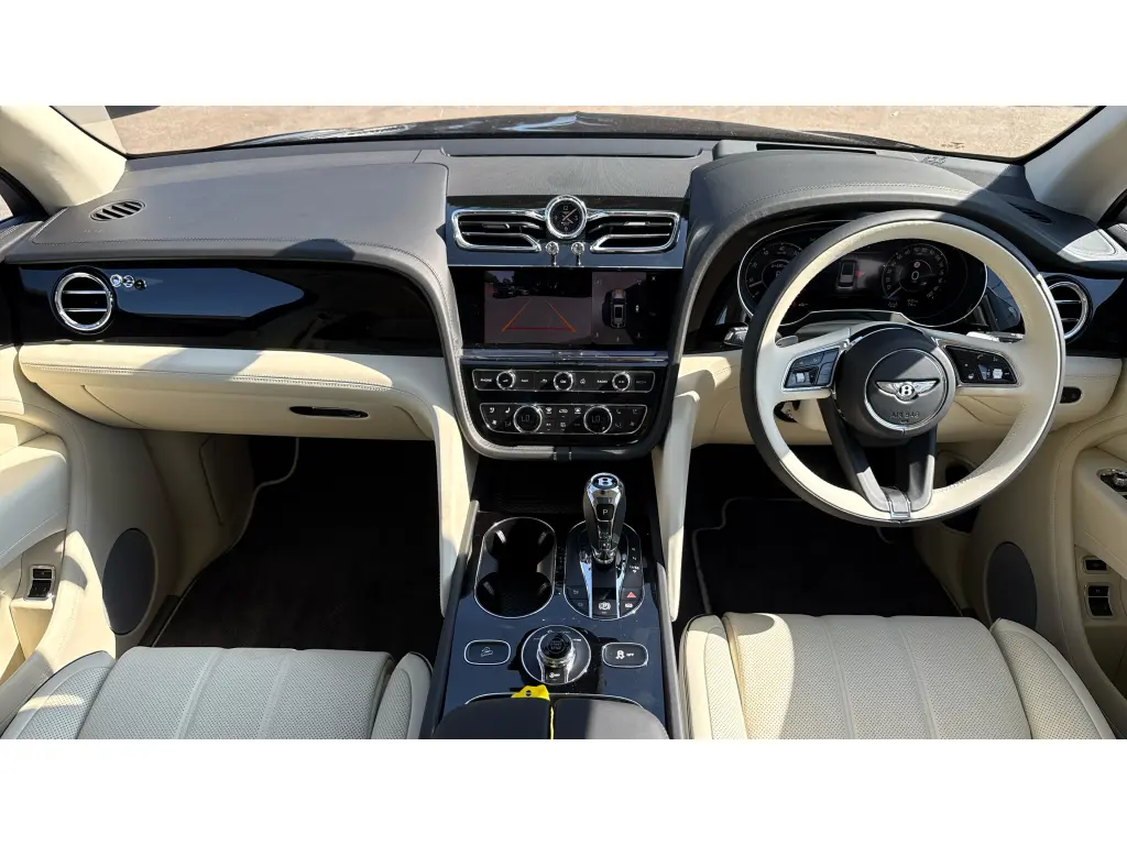 Image for 2025 Bentayga EWB Atelier Edition V8 at position 4