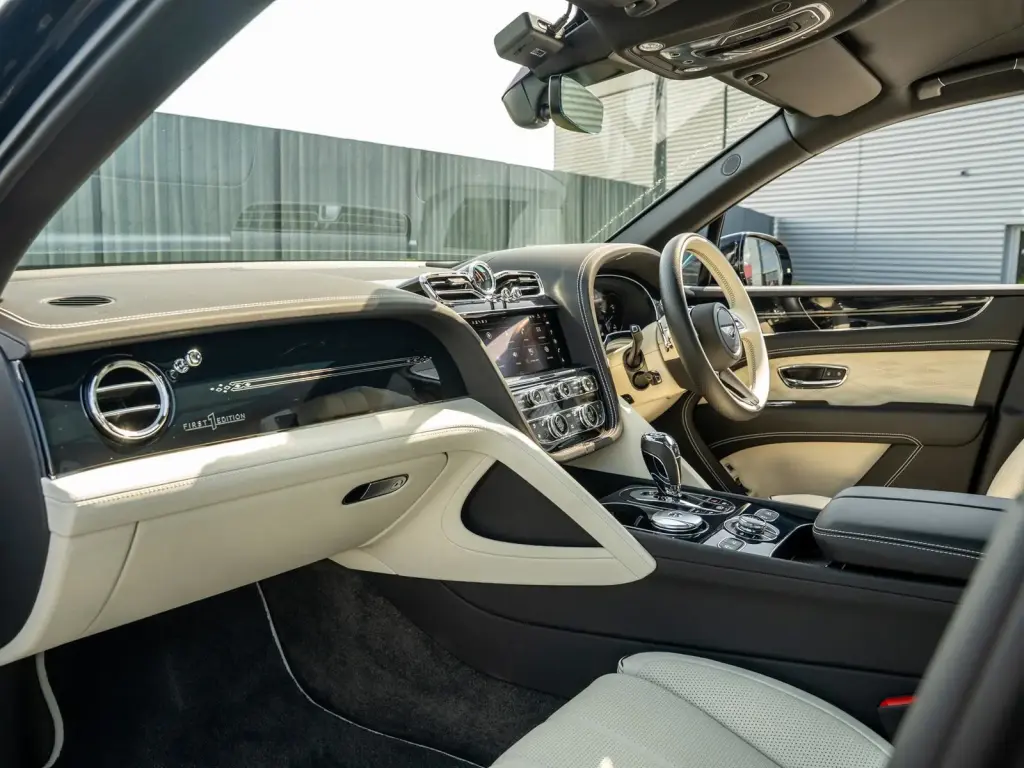 Image for 2023 Bentayga EWB Azure First Edition V8 at position 2