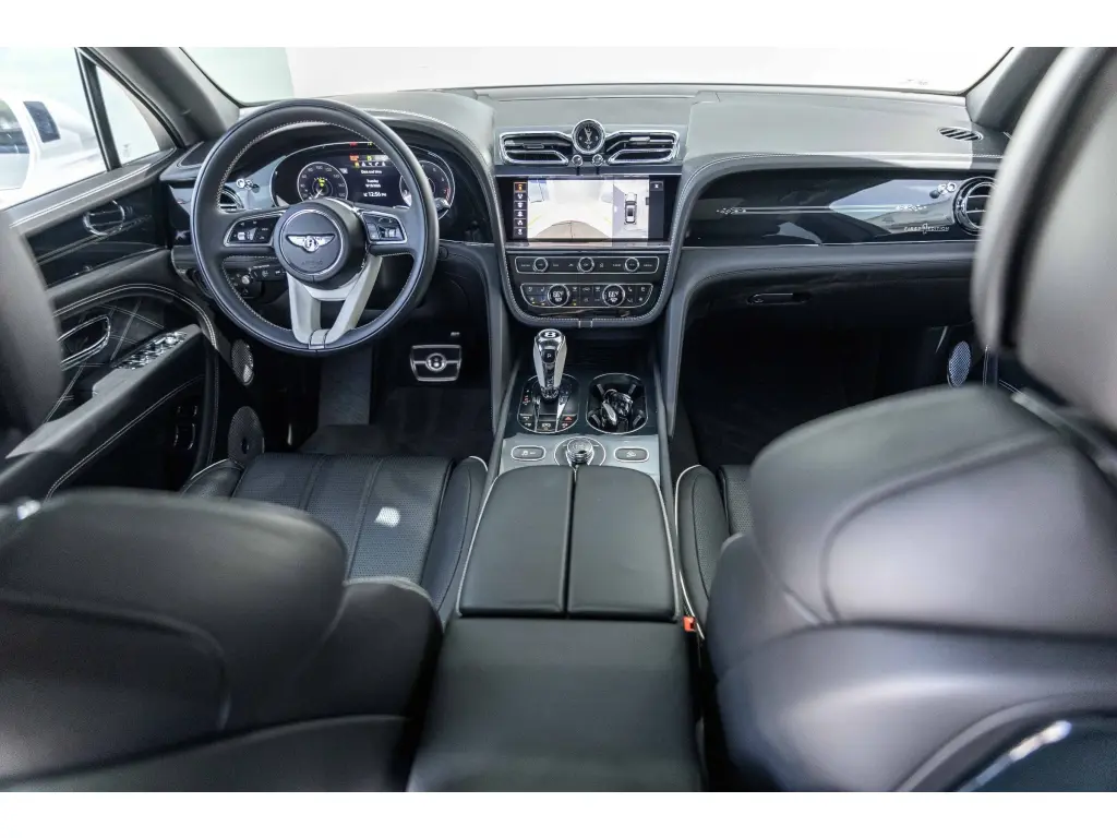 Image for 2023 Bentayga EWB Azure First Edition V8 at position 4