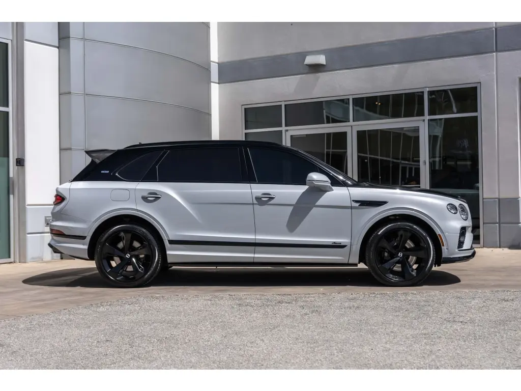 Image for 2023 Bentayga EWB Azure First Edition V8 at position 5