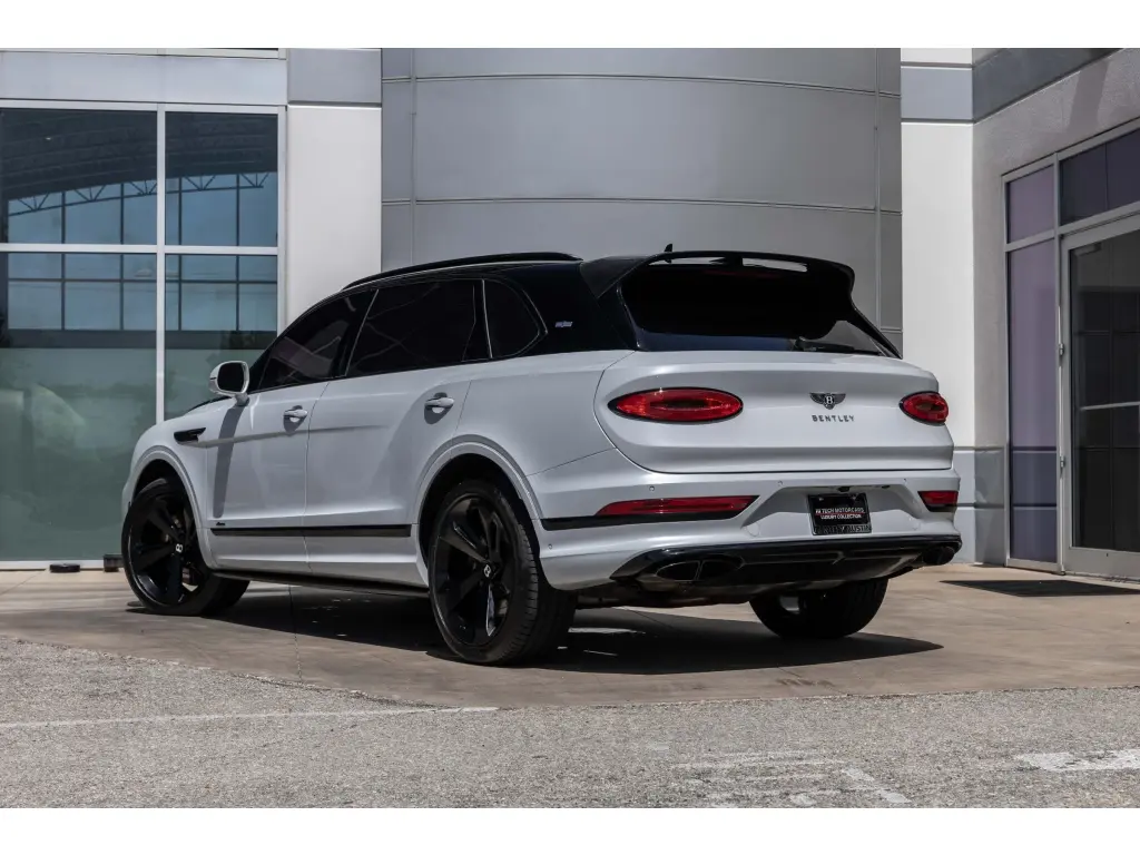 Image for 2023 Bentayga EWB Azure First Edition V8 at position 3