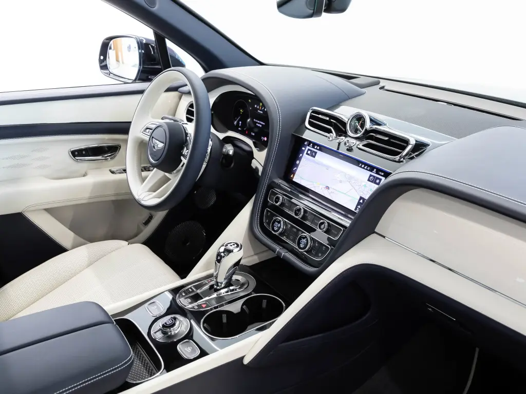 Image for 2023 Bentayga EWB Azure V8 at position 2