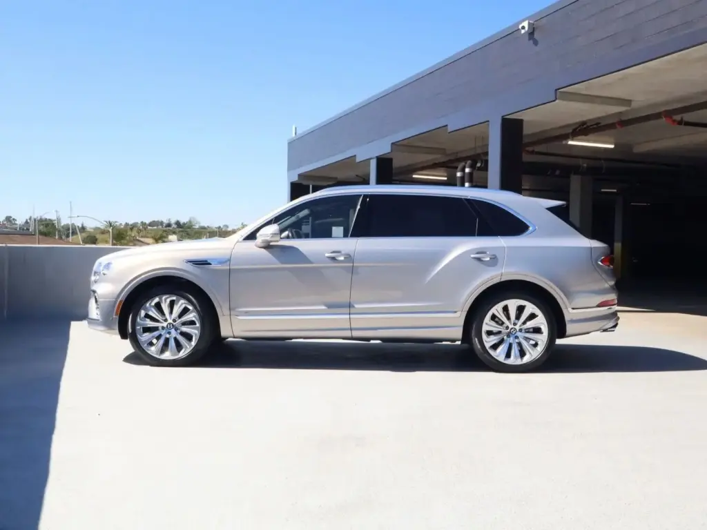 Image for 2023 Bentayga EWB Azure V8 at position 5