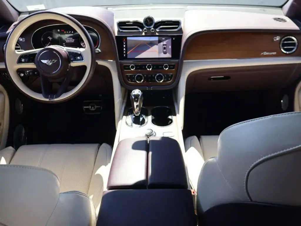 Image for 2023 Bentayga EWB Azure V8 at position 4