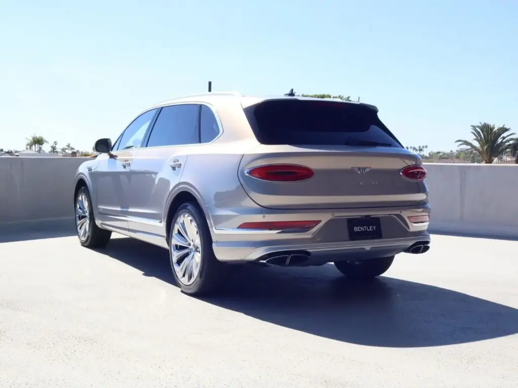Image for 2023 Bentayga EWB Azure V8 at position 3