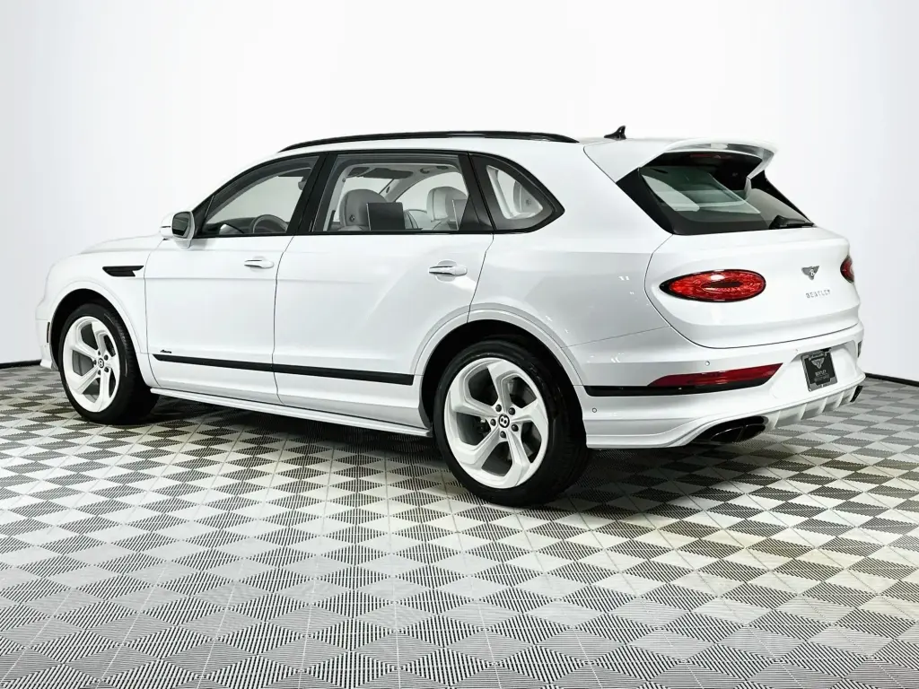 Image for 2023 Bentayga EWB Azure V8 at position 3