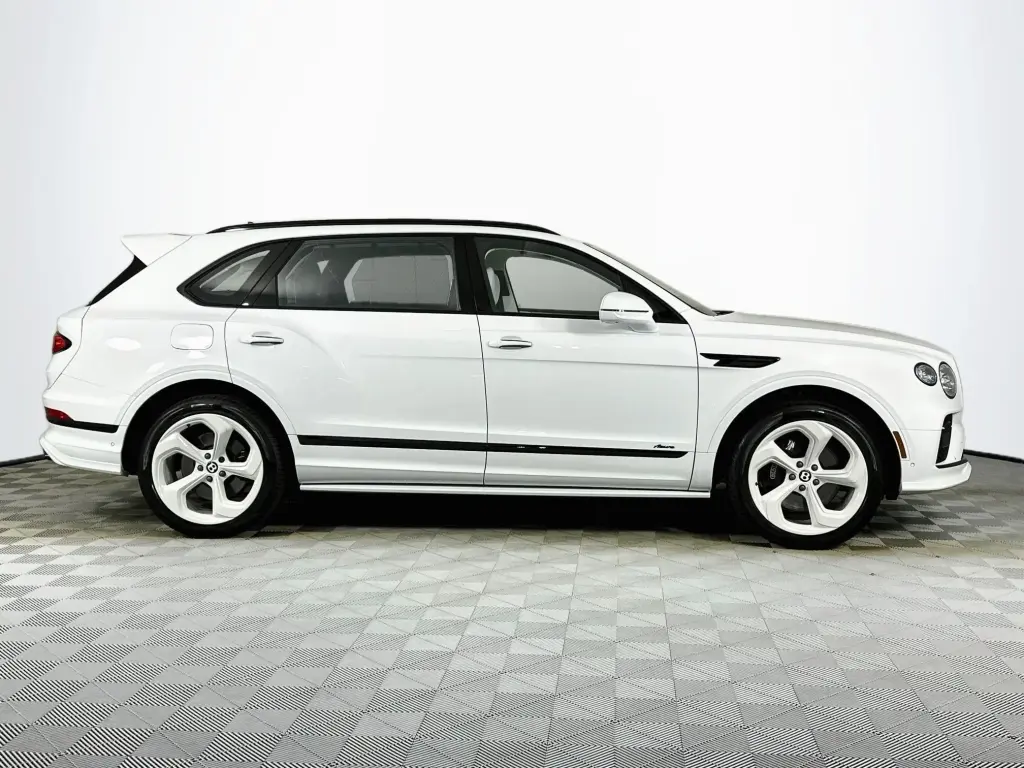 Image for 2023 Bentayga EWB Azure V8 at position 5