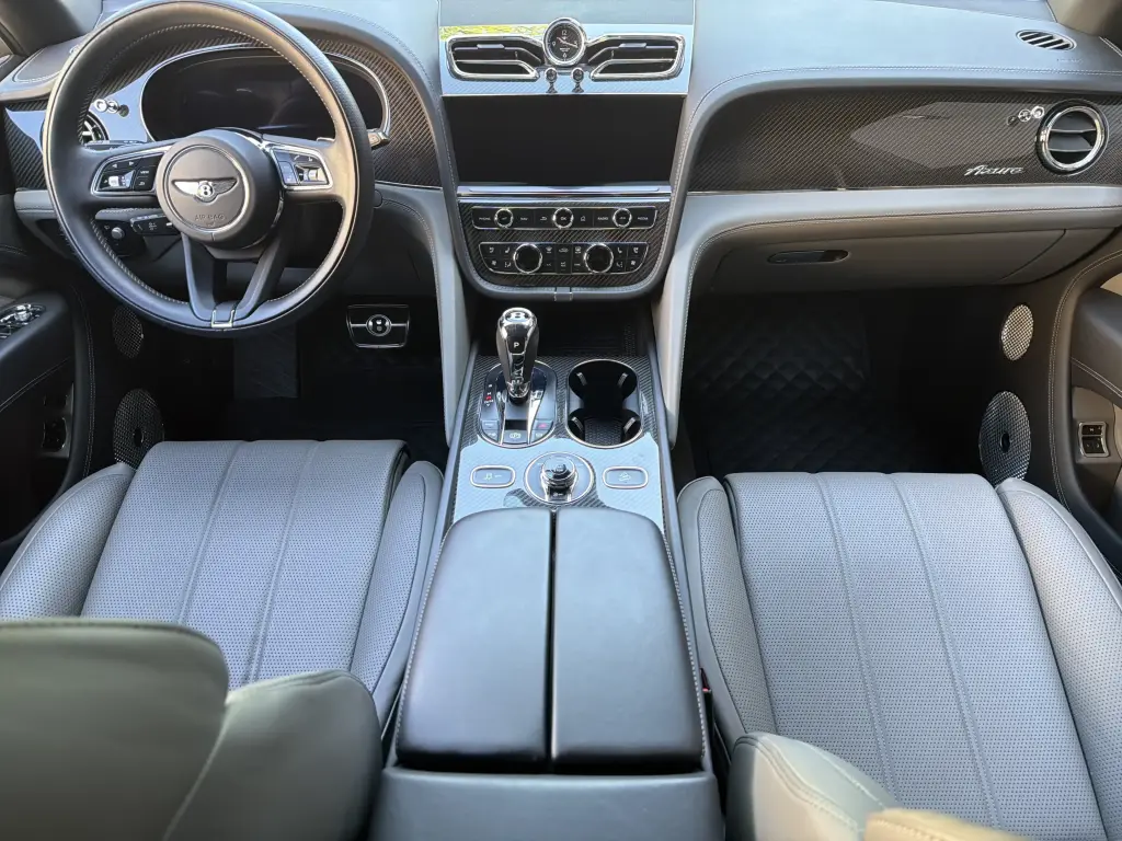 Image for 2023 Bentayga EWB Azure V8 at position 4