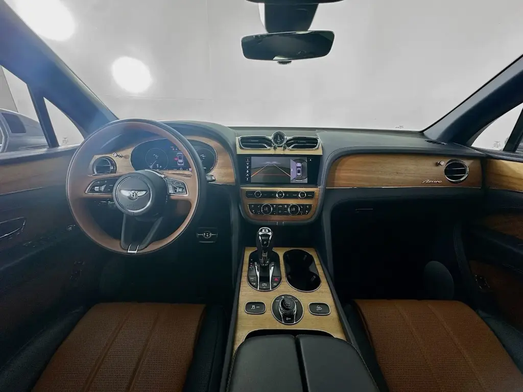 Image for 2023 Bentayga EWB Azure V8 at position 4