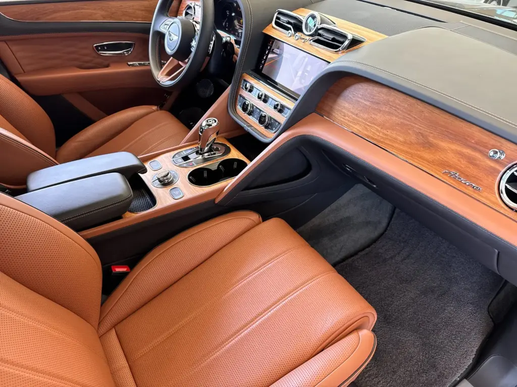 Image for 2023 Bentayga EWB Azure V8 at position 2