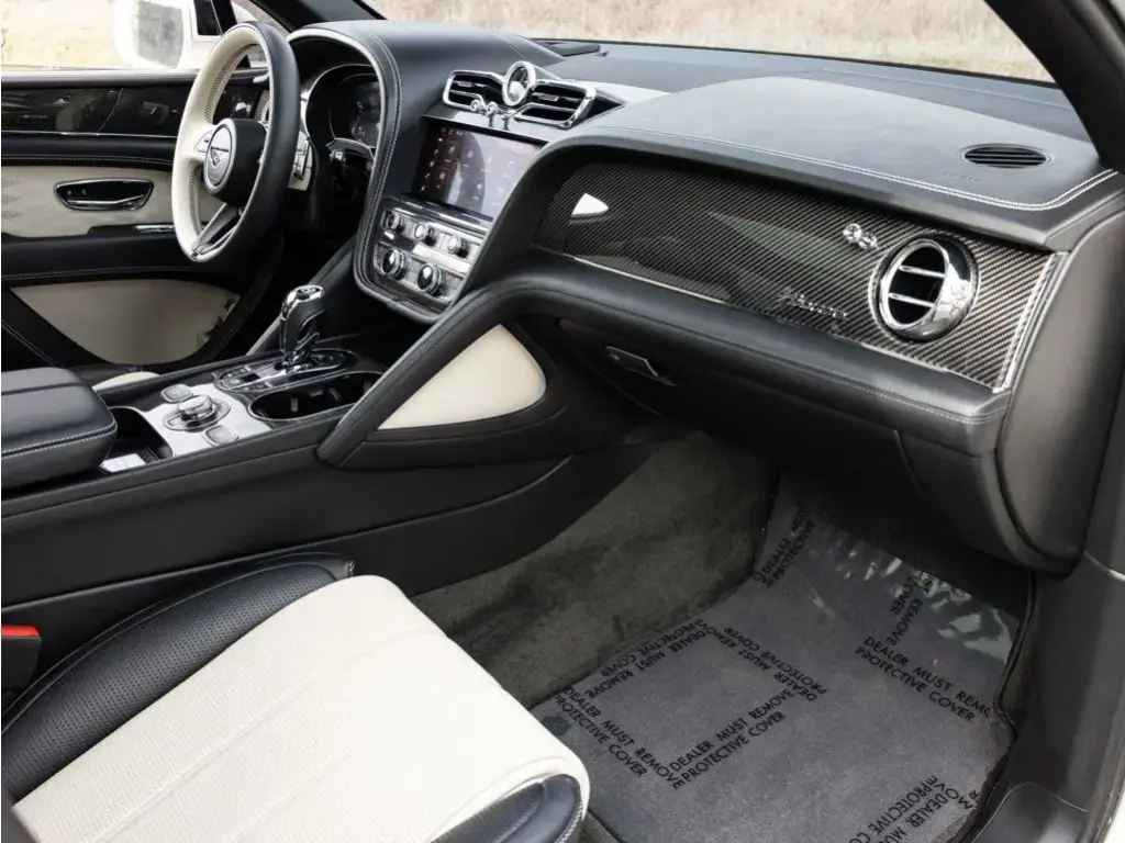 Image for 2023 Bentayga EWB Azure V8 at position 4