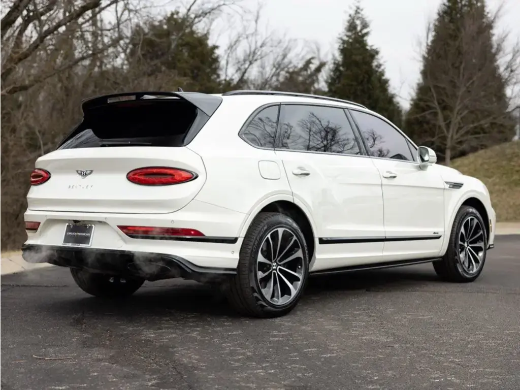 Image for 2023 Bentayga EWB Azure V8 at position 3