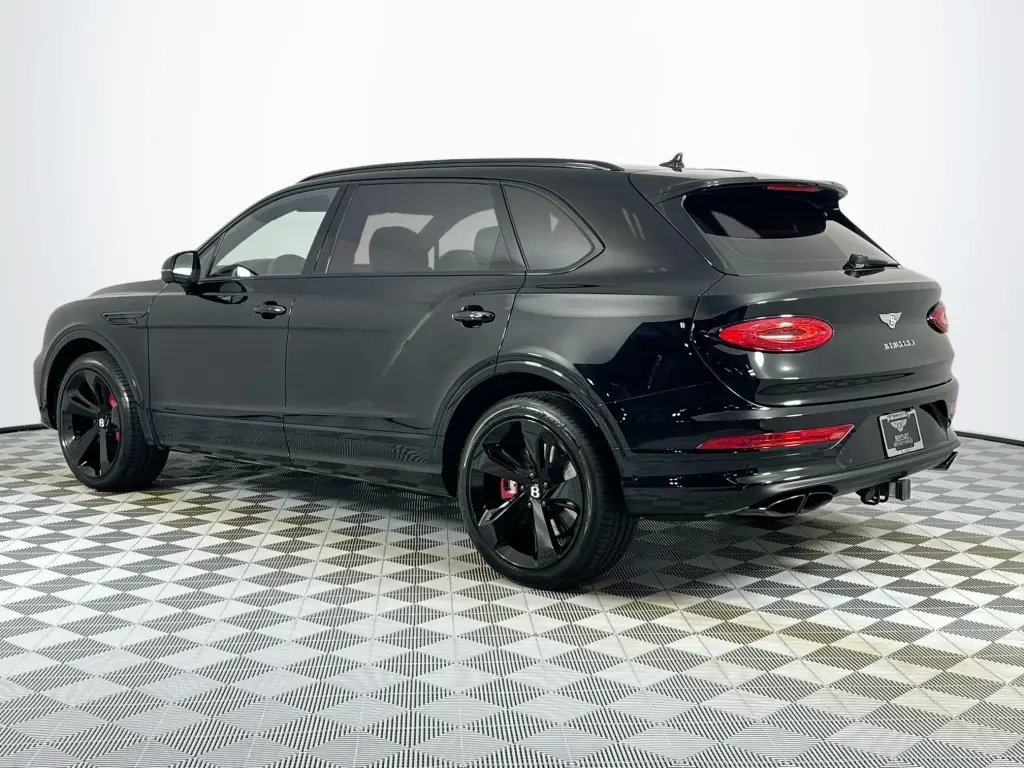 Image for 2024 Bentayga EWB Azure V8 at position 3