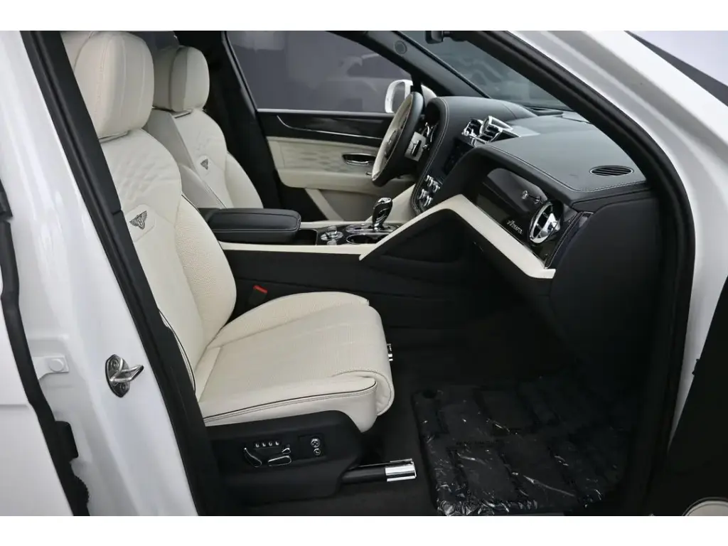 Image for 2024 Bentayga EWB Azure V8 at position 2