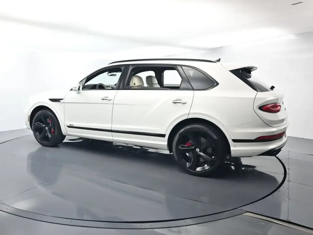 Image for 2024 Bentayga EWB Azure V8 at position 3