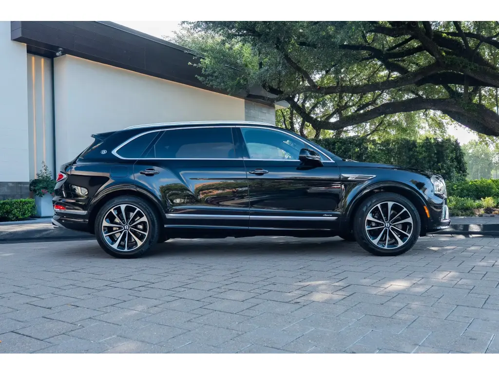 Image for 2025 Bentayga EWB Azure V8 at position 5