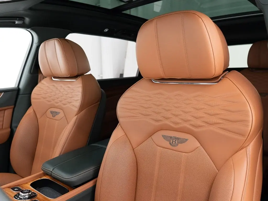 Image for 2025 Bentayga EWB Azure V8 at position 2