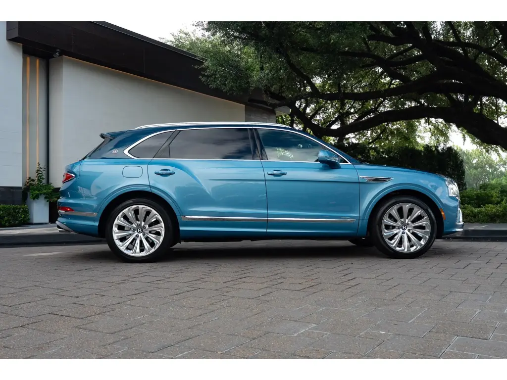 Image for 2025 Bentayga EWB Azure V8 at position 5
