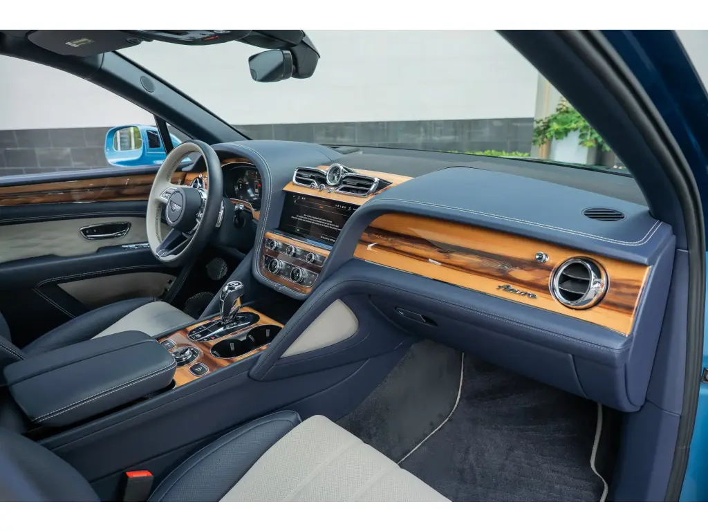 Image for 2025 Bentayga EWB Azure V8 at position 2