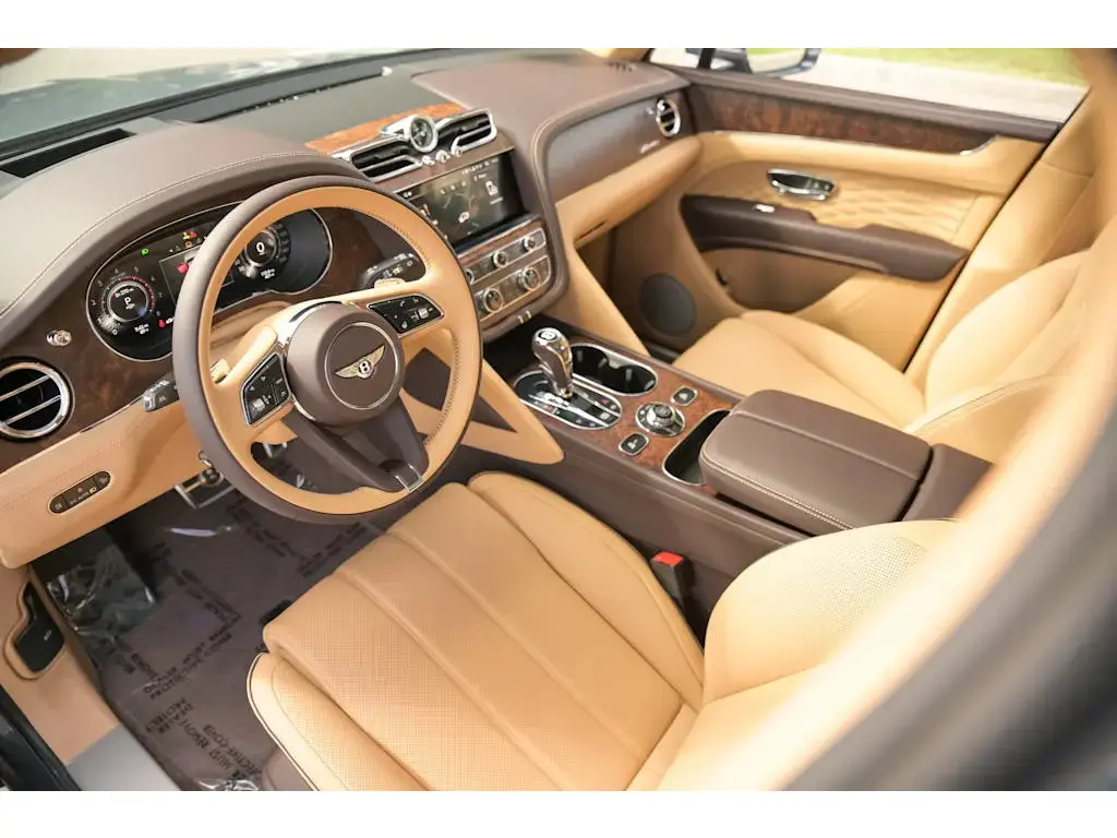 Image for 2025 Bentayga EWB Azure V8 at position 2